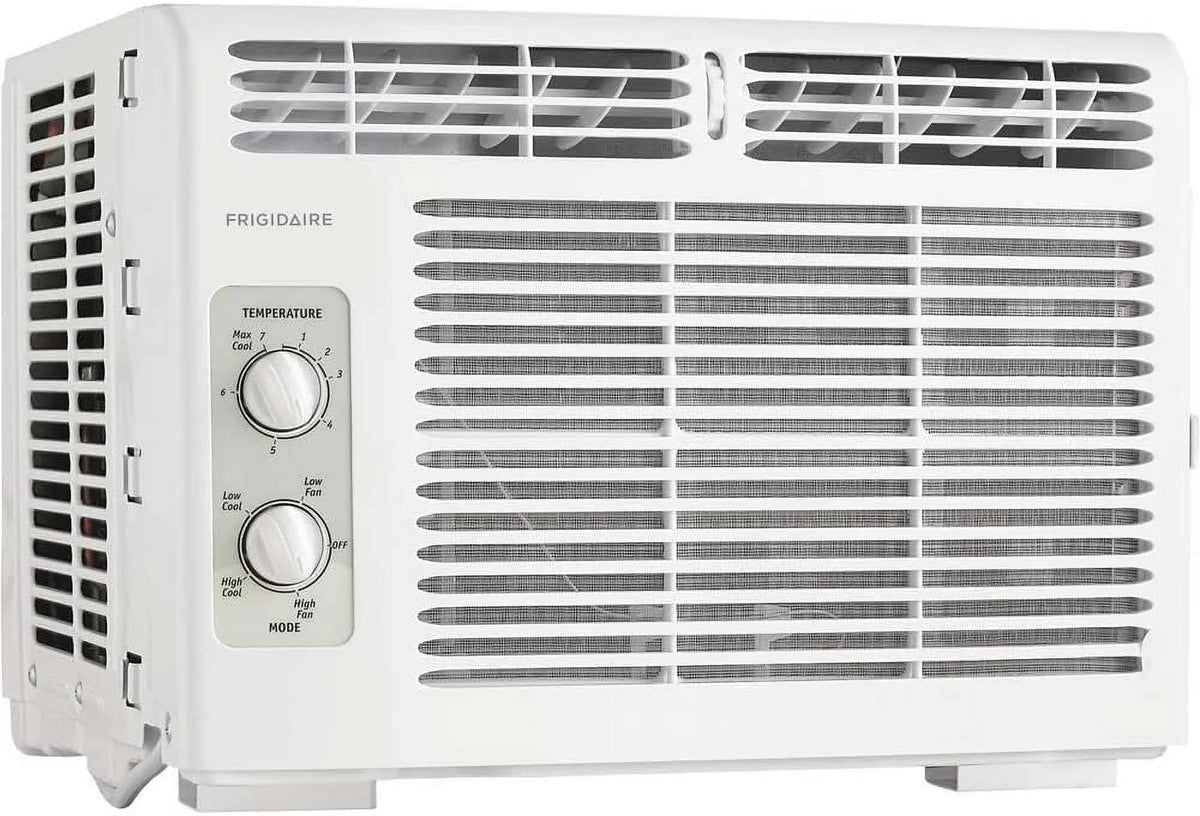 White 5000 BTU Window Air Conditioner Q836