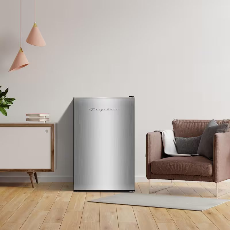 3.2 cu. ft. Mini Refrigerator with Freezer I169