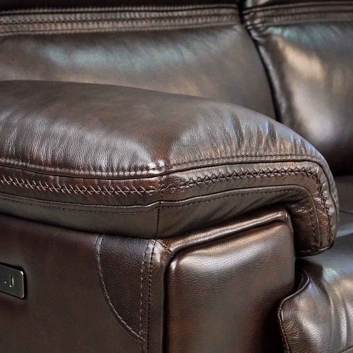 Leather Power Reclining Loveseat with Adjustable Headrest U17643