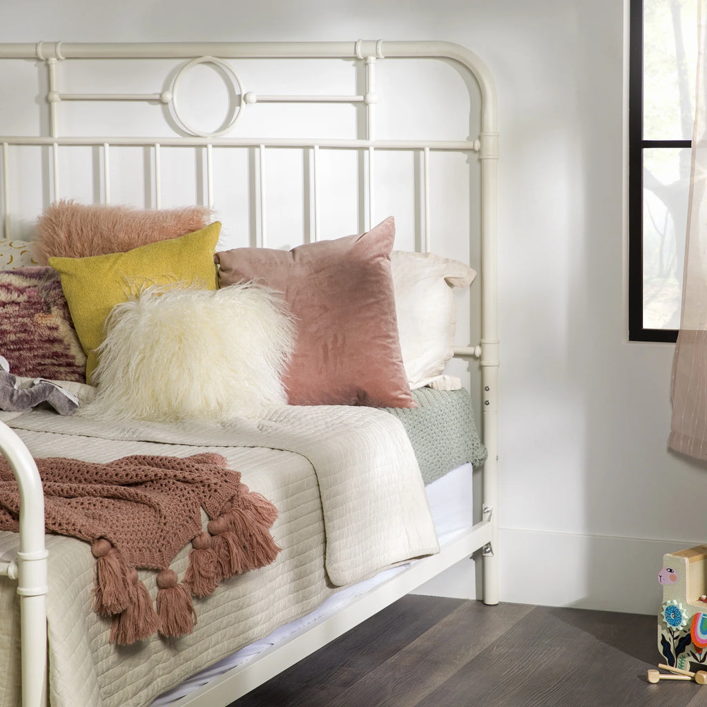 Queen Metal Bed C7145