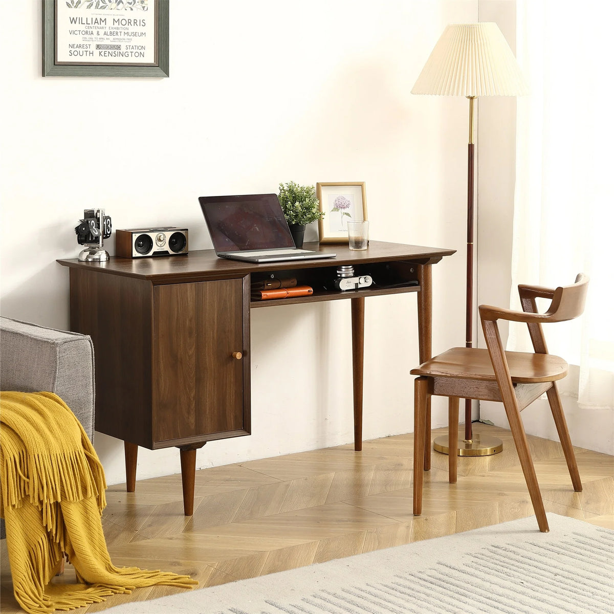 Small Desk 47.24 Inch G24494