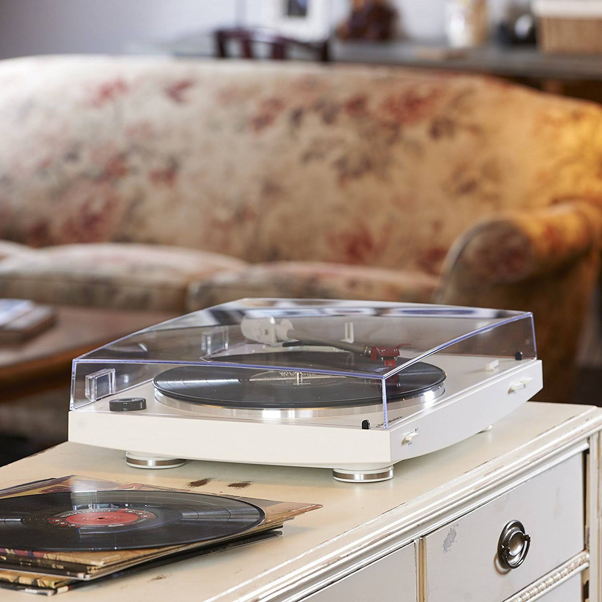White Turntable R3734
