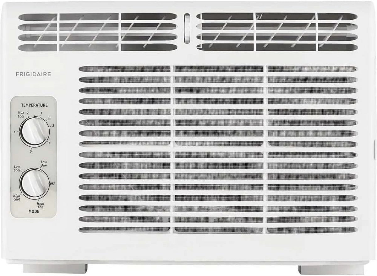 White 5000 BTU Window Air Conditioner Q836