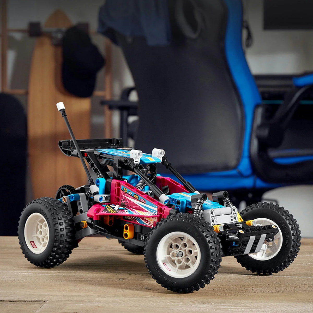 App-Controlled Retro RC Buggy Toy 374 Pieces V2760