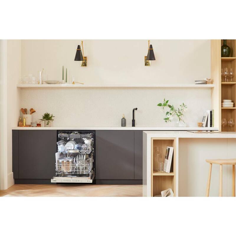 24 in. Stainless Steel Dishwasher with Stainless Steel Tub, 38 dBA S892519